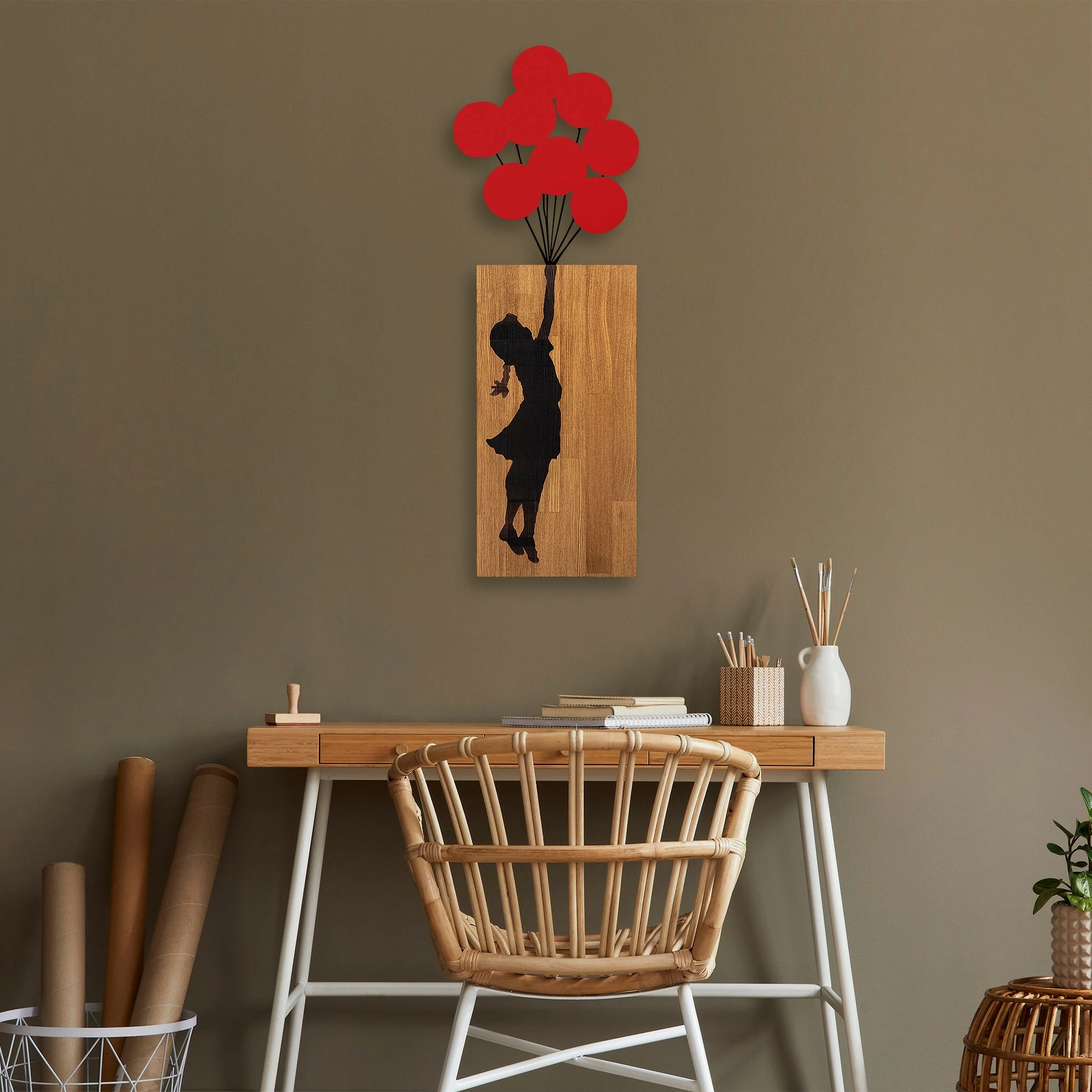 Dekorativni leseni stenski detaj Wallity Banksy - 70 x 62 cm, rjav in črn