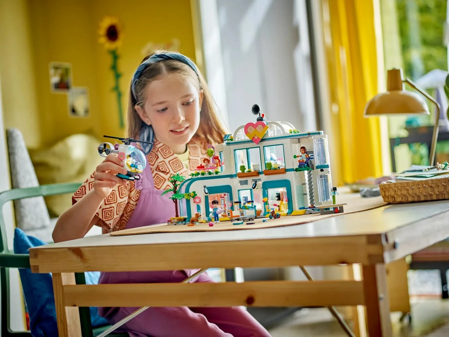 Igralni komplet bolnišnica Heartlake City, LEGO Friends 42621, 5 minifigur, za otroke, večbarvno