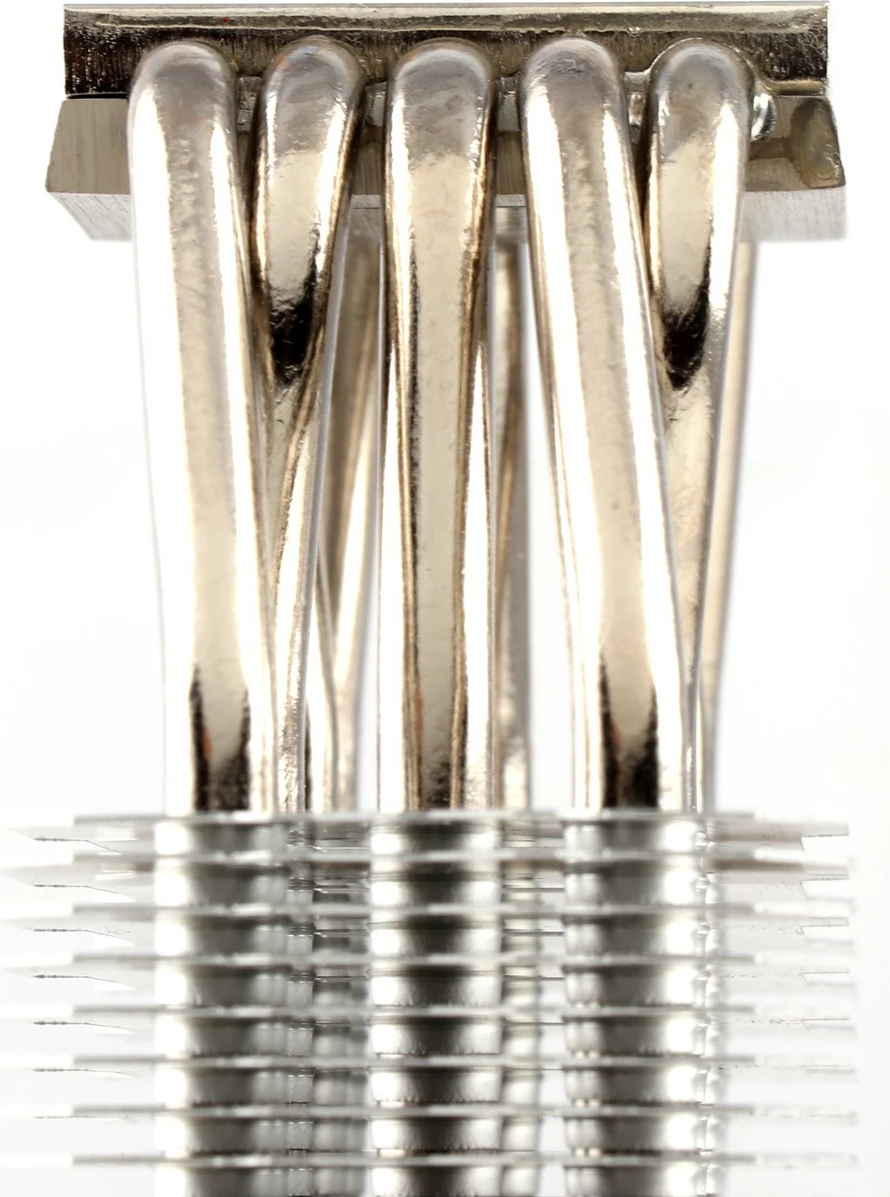 Zračno hlajenje 14 cm Thermalright TA140, 5 toplotnih cevi, 45 aluminijastih rebri, črno/rdeče/sivo