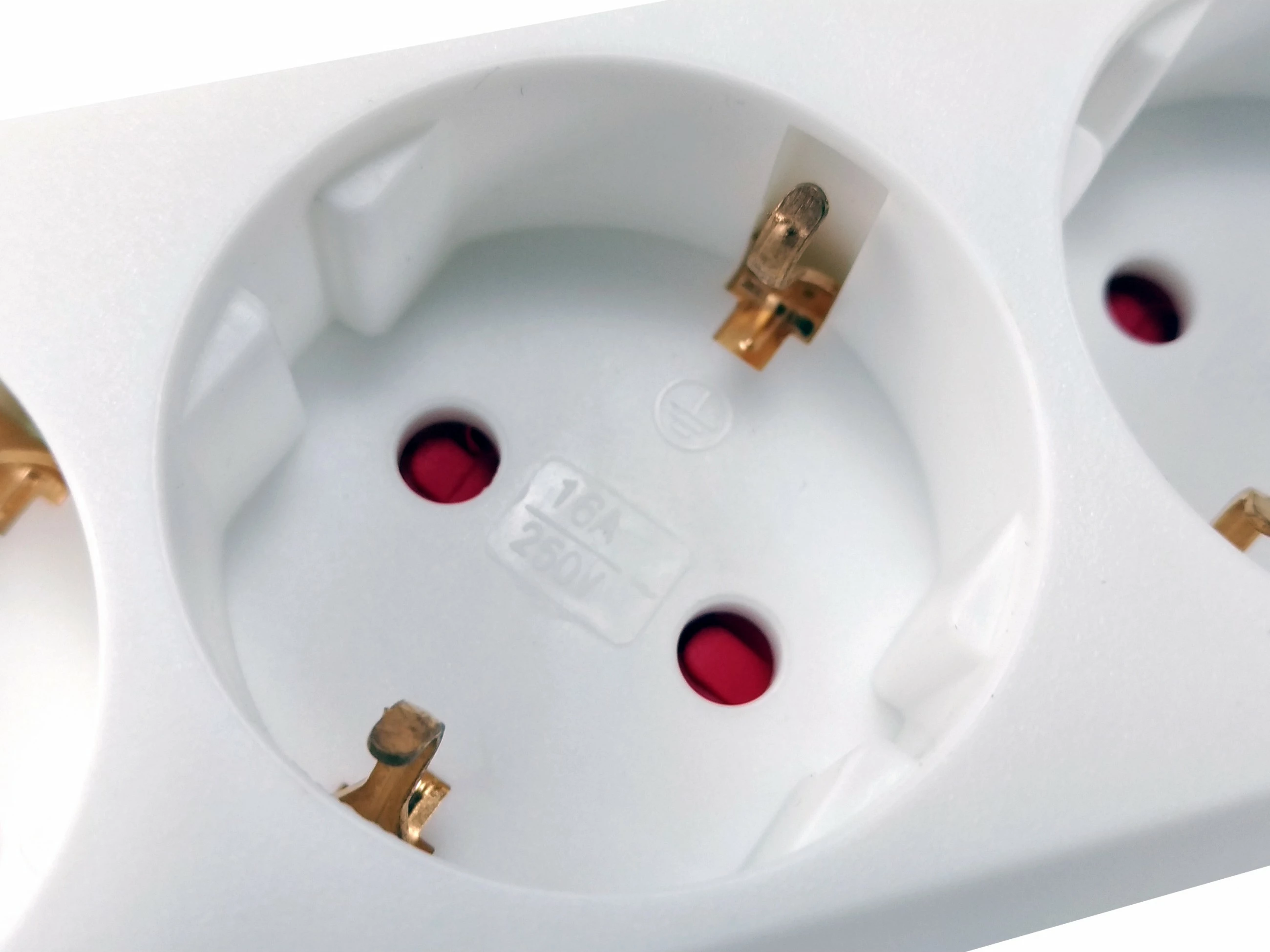 Razdelilnik električnega toka 3 vtičnice, 1,5 m, plastika, bel Equip 245551