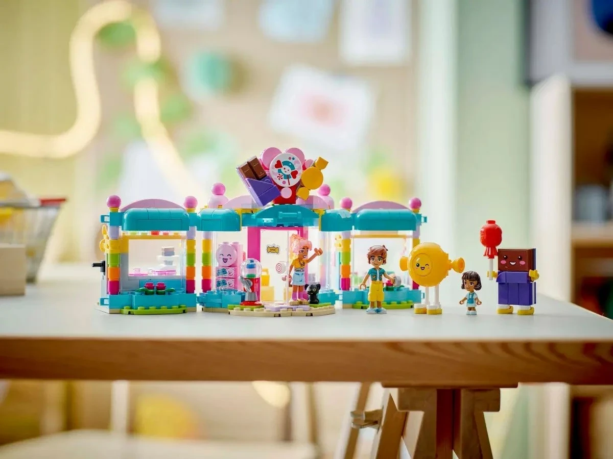 Prodajalna slaščičarstva v mestu Heartlake, LEGO Friends 42649