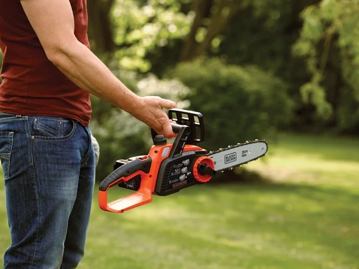 Električna žaga Black & Decker GKC1825L20, črno/oranžna