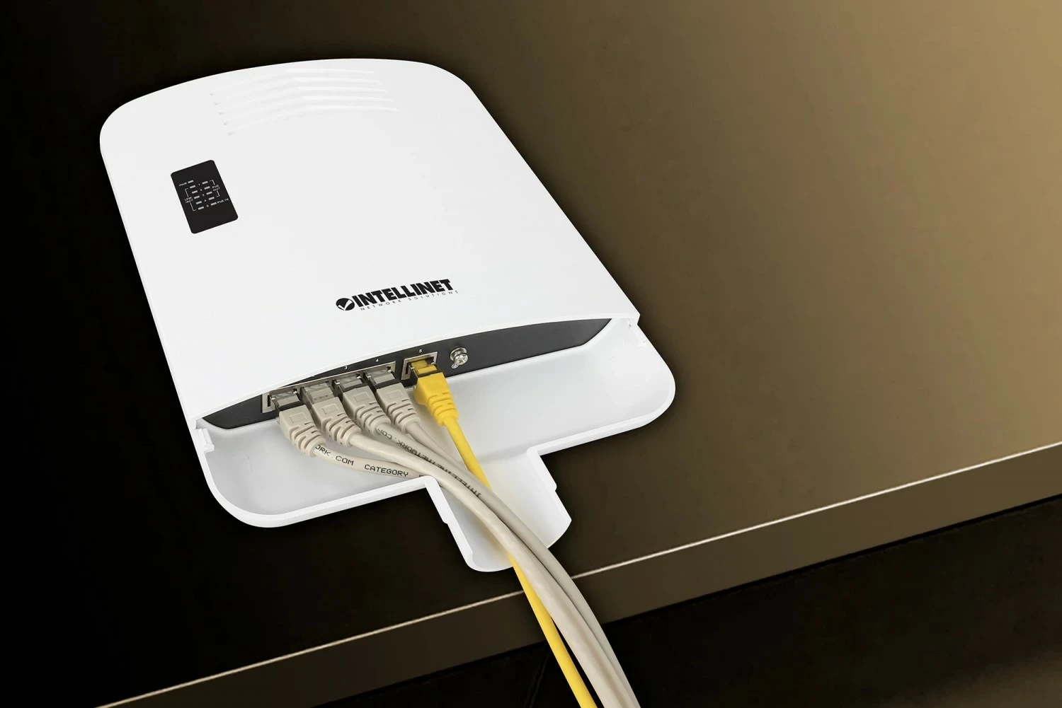 Zunanji stikalnik z 5 gigabitnimi vrati in POE++ Passthrough, Intellinet 509220