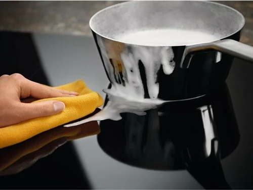 Indukcijska kuhalna plošča Electrolux LIR60430, 4 kuhalna območja, črna