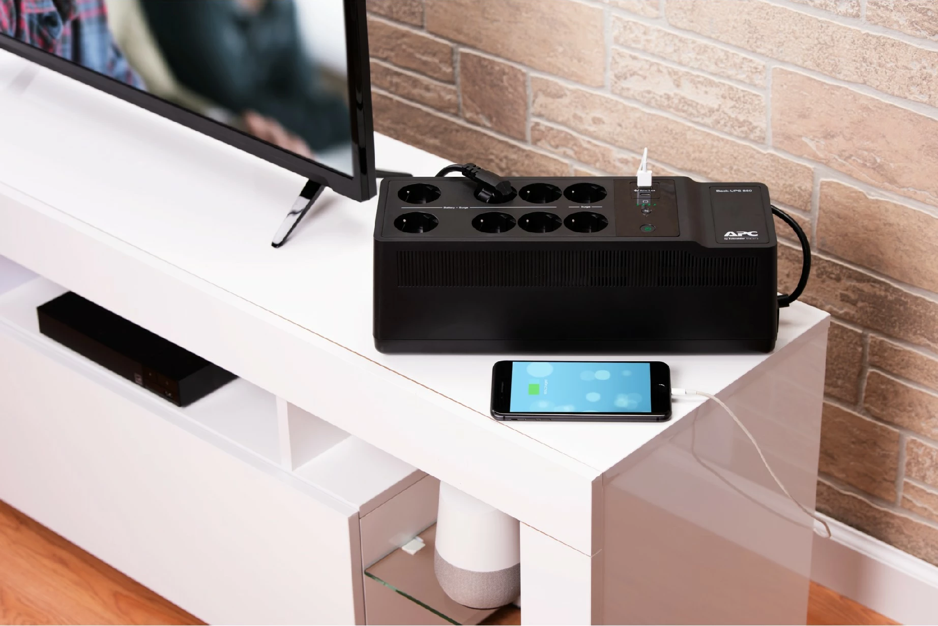 UPS za nujno napajanje APC Back-UPS BE850G2-GR, 850 VA, 2 USB, 8 vtičnic, črn