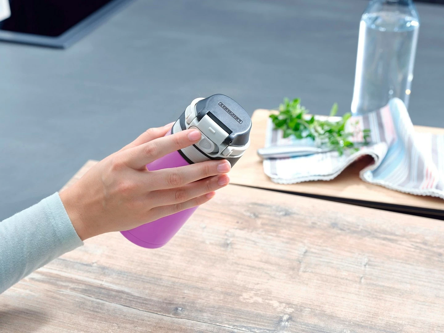 Termos 350 ml, magenta LEIFHEIT Flip