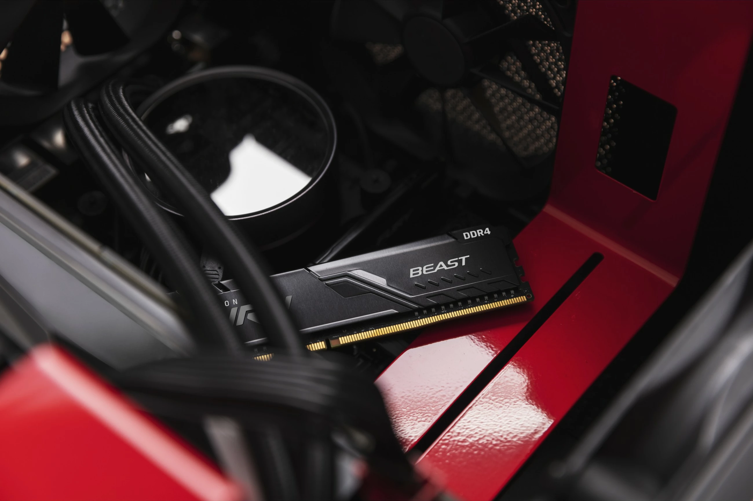 RAM pomnilnik Kingston FURY Beast 16GB 3200MT/s, črn