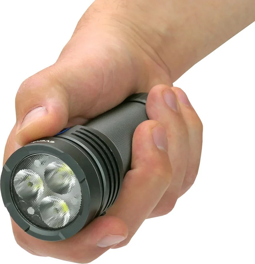 Močna ročna svetilka everActive FL-3300R, LED, 3300 lumenov, IPX4, črna
