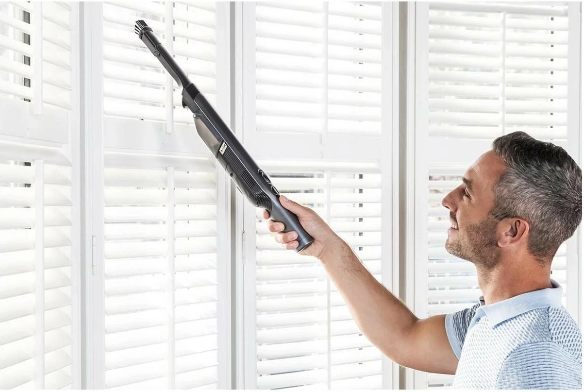 Ročni sesalnik brez vrečke in kabla Shark WV200EU, srebrn