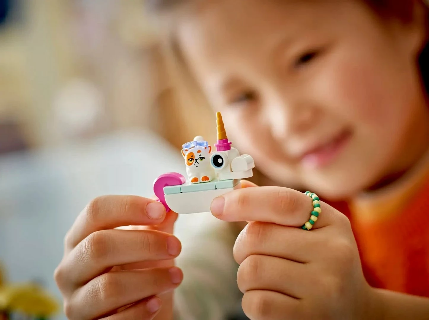 Set igrač za bazensko zabavo z enim samorogom in flamingom LEGO Friends 42658, 99 delov
