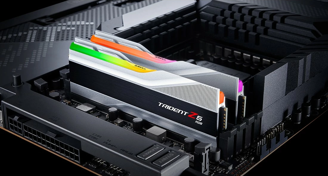 Visokozmogljiva RAM memorija G.Skill Trident F5-6400J3239G16GX2-TZ5RS, 32 GB (2 x 16 GB), DDR5, 6400 MHz, 288-pin DIMM
