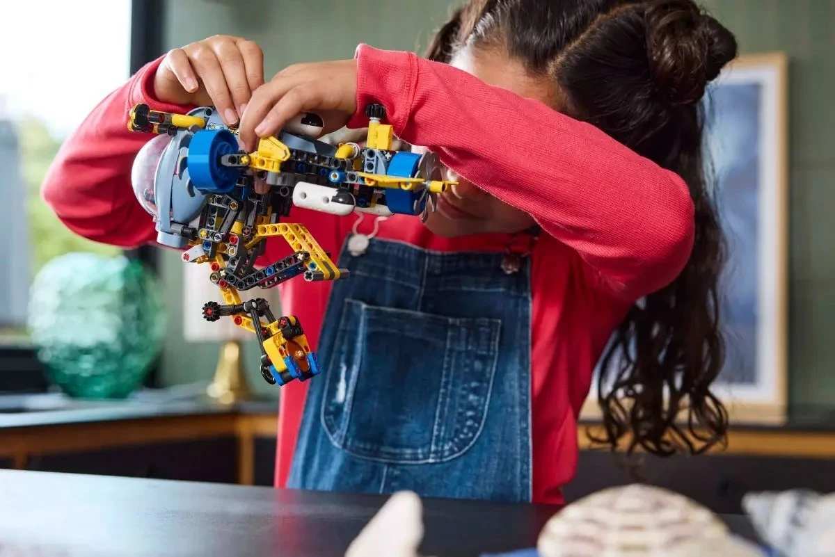Niz raziskovalne podmornice LEGO Technic 42201