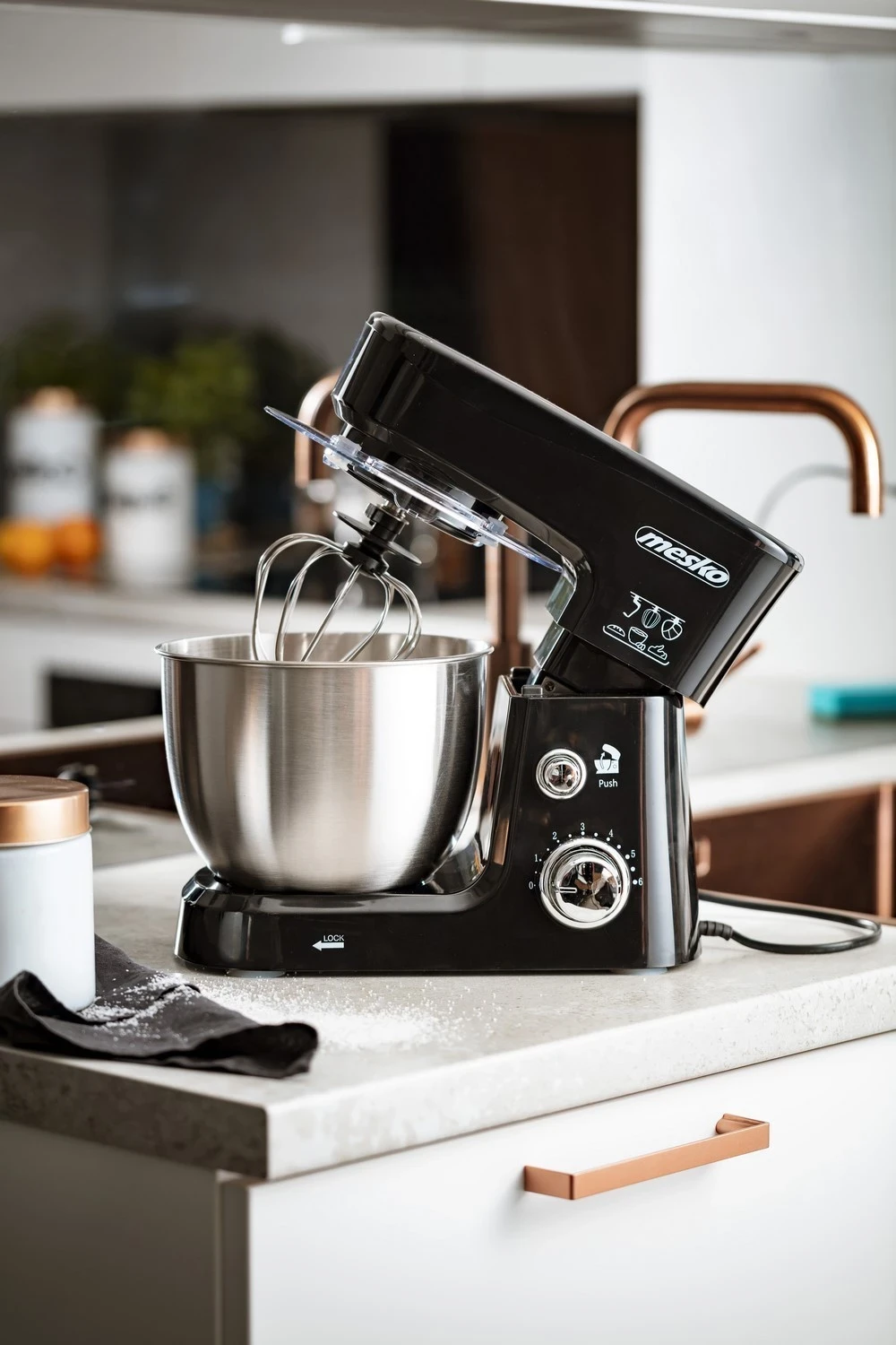 Kuhinjski mešalnik Mesko, črn
