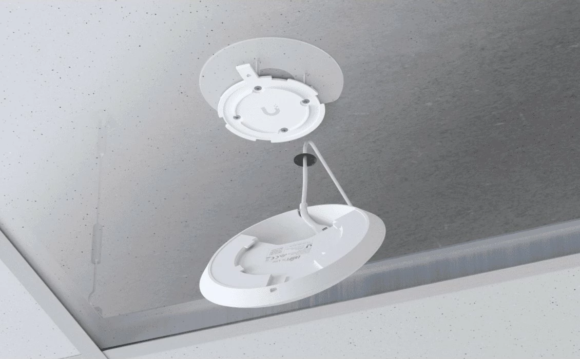 Access point z visokimi zmogljivostmi Ubiquiti U6+
