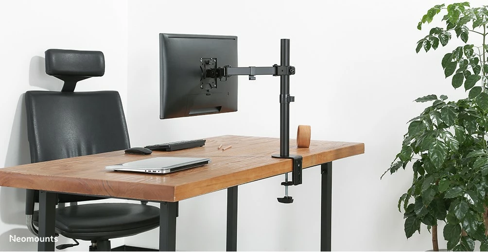 Namizni nosilec za zaslone do 32", Newstar FPMA-D550BLACK, črn
