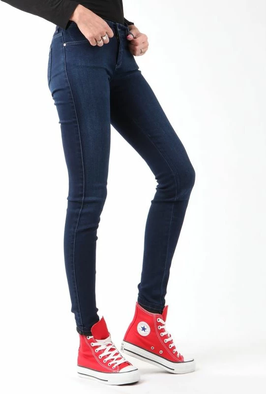 Ozke ženske jeans hlače Wrangler, temno modre