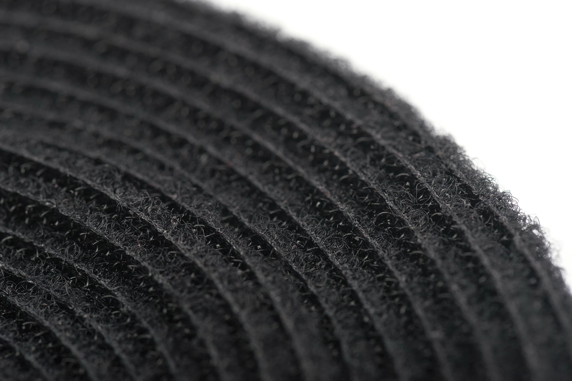 Sistem za upravljanje kablov 5,0 m, samolepljiv, črn Digitus Klett plizkopf