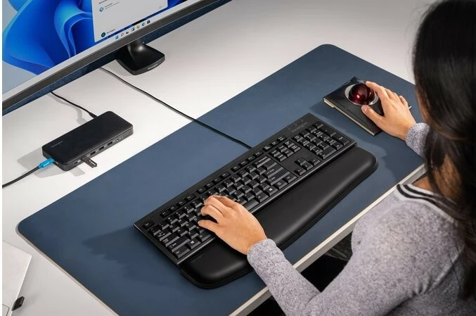 Tipkovnica Kensington KB100 EQ, z USB kablom, črna