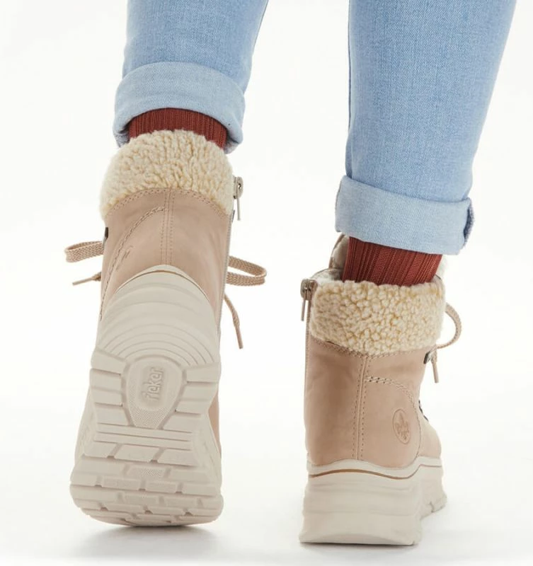 Izolirane in vodoodporne ženske škornje Rieker, kremne