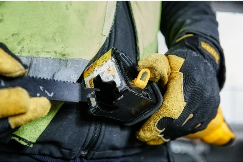 Sabljasta žaga DeWALT DWE305PK-QS, 1100 W, 2800 ud/min, 10 cm, rumeno/črna