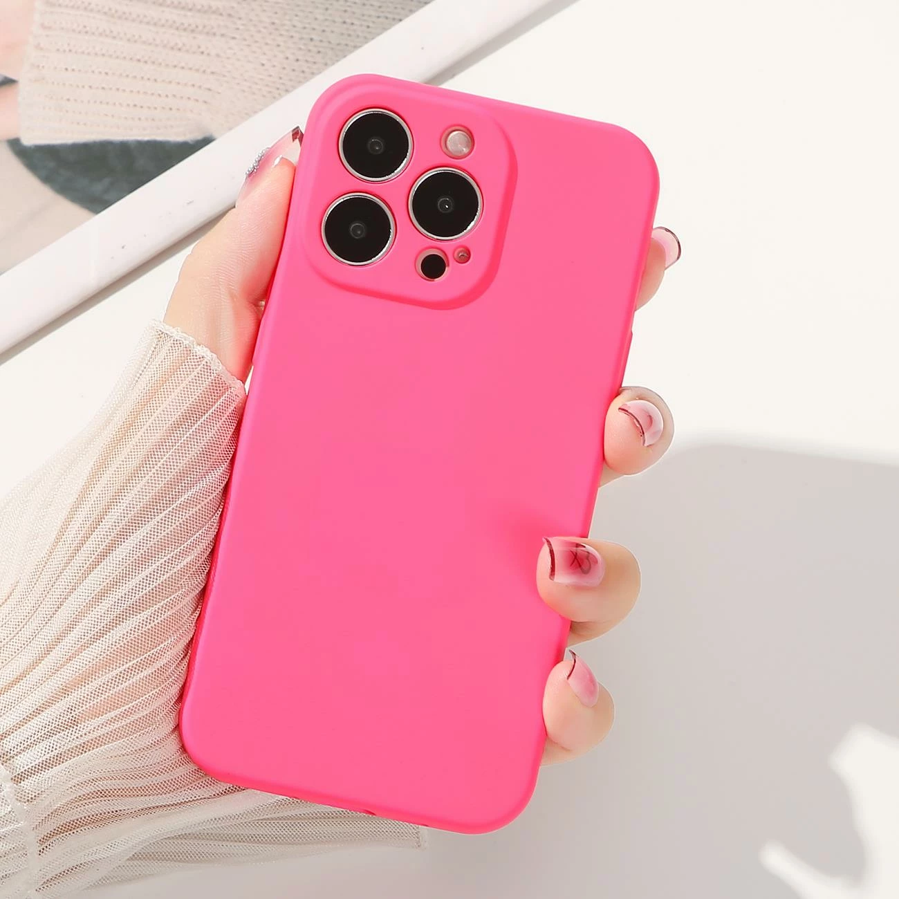 Silikonska zaščita Hurtel za iPhone 14 Plus, fuchsia