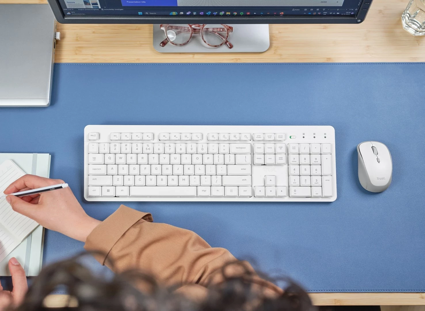 Brezžični komplet tipkovnice in miške Ody II Trust, QWERTY US, bel