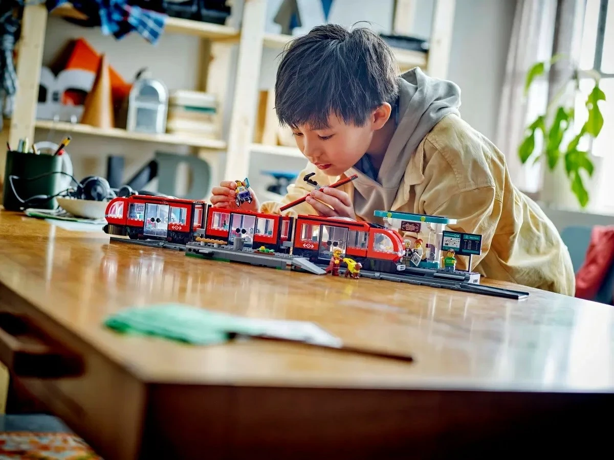 Tramvaj in postaja LEGO CITY 60423, set