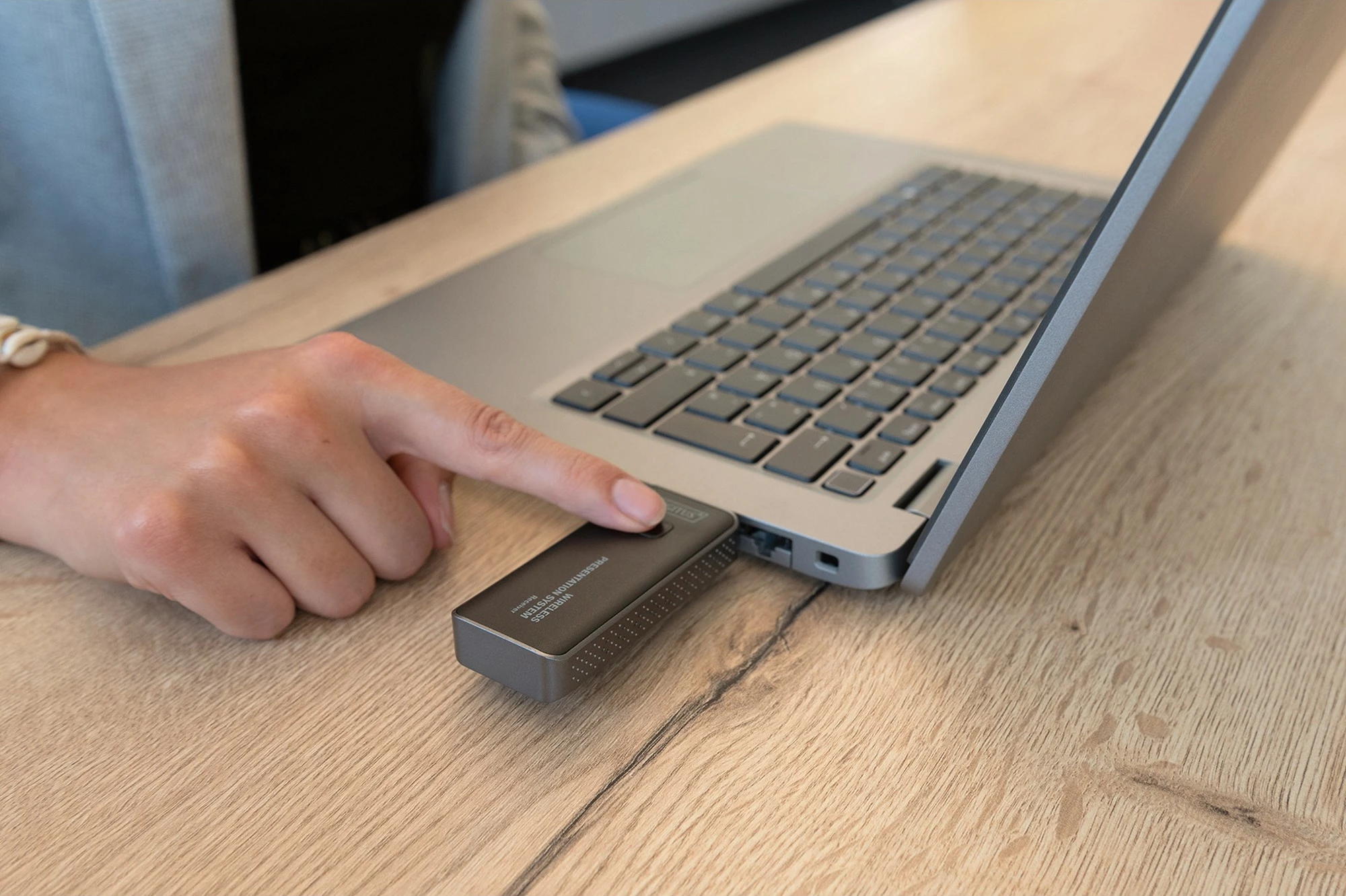 Brezžični HDMI oddajnik, Digitus DS-55319, 1920 x 1080, 50 m, črn