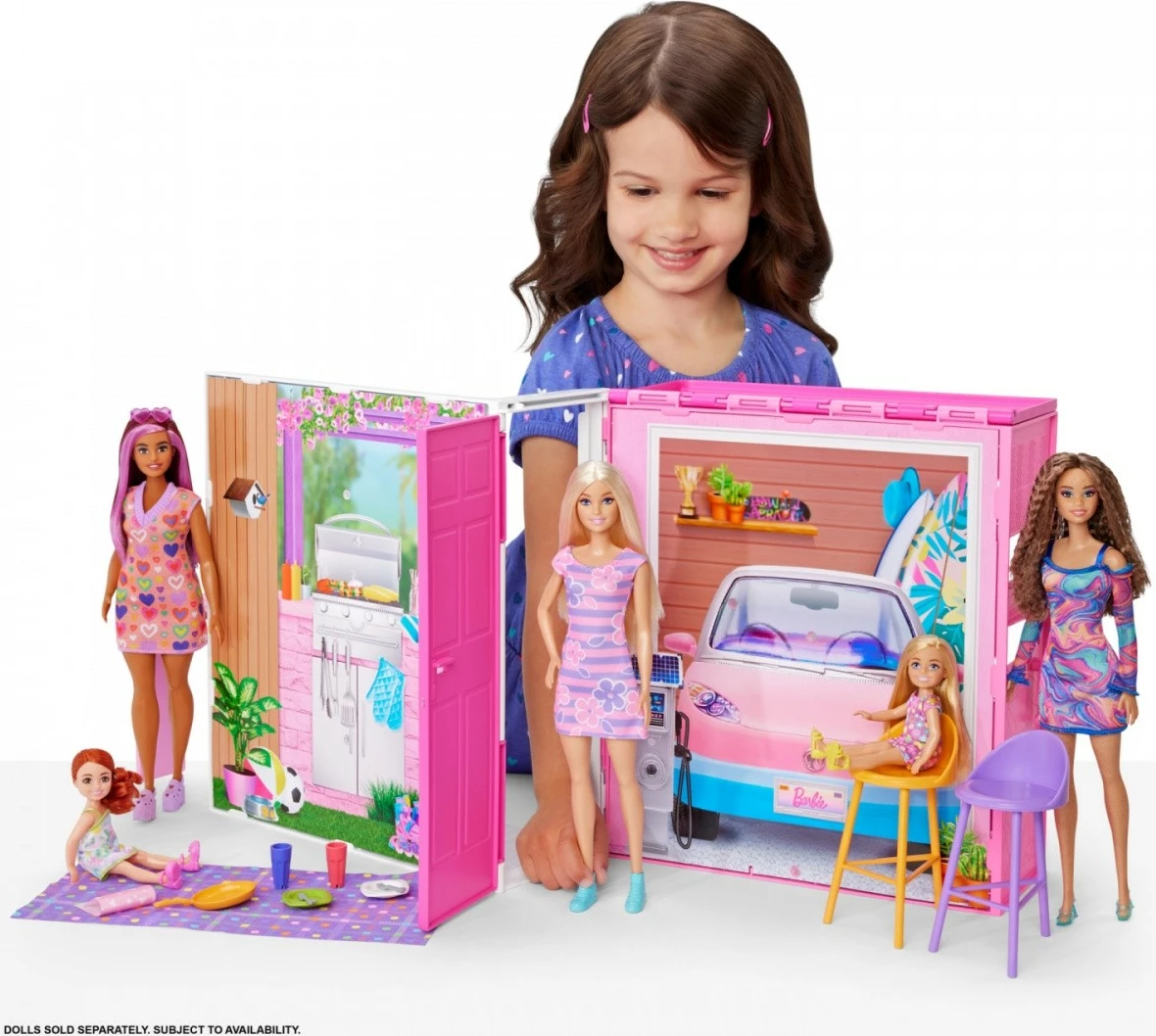 Igračna hiša Barbie Mattel HRJ76 z dodatki, večbarvna