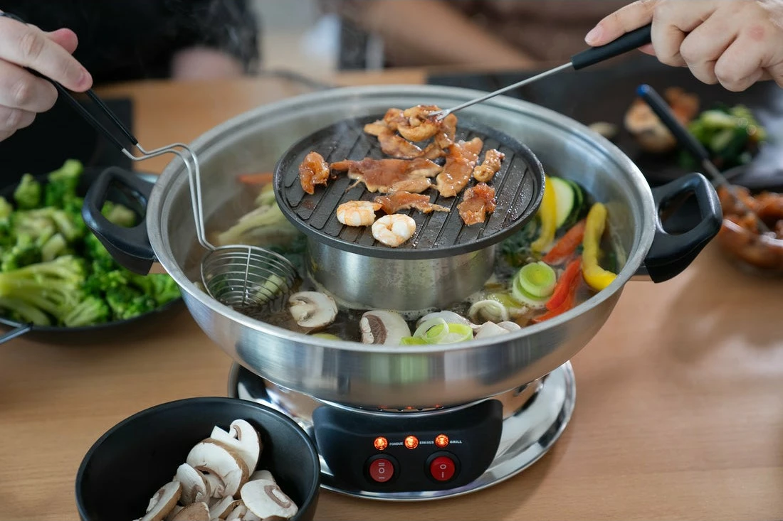 Set za fondue, 6 oseb, 2 L, črn, UNOLD 48746