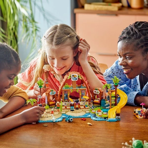 Družinske počitnice na plaži, LEGO Friends 42673, 1140 kosov