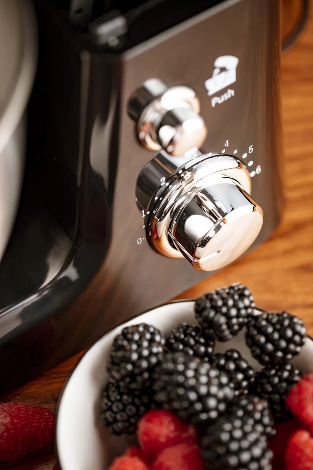 Kuhinjski mešalnik Mesko, črn