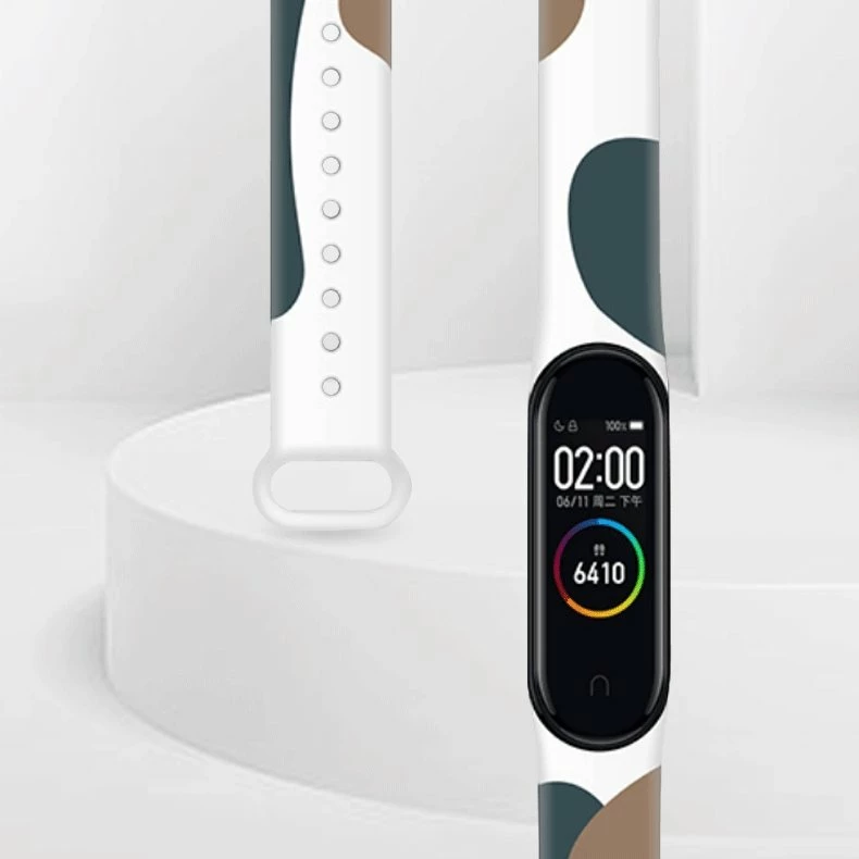 Silikonski trak Hurtel Moro v kamuflažnem vzorcu za Xiaomi Mi Band 3/4, bel/bež/zelena