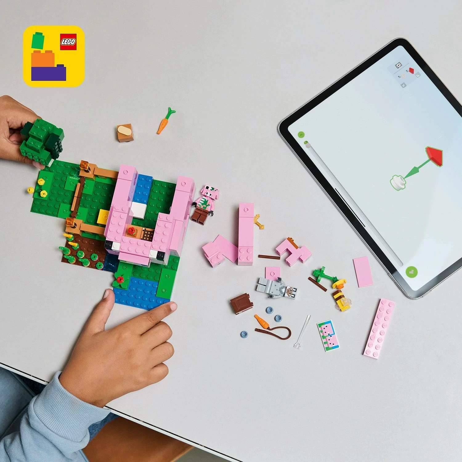 Gradbeni set LEGO Minecraft 21268 Hiša malih prašičkov, 238 kosov, večbarvno