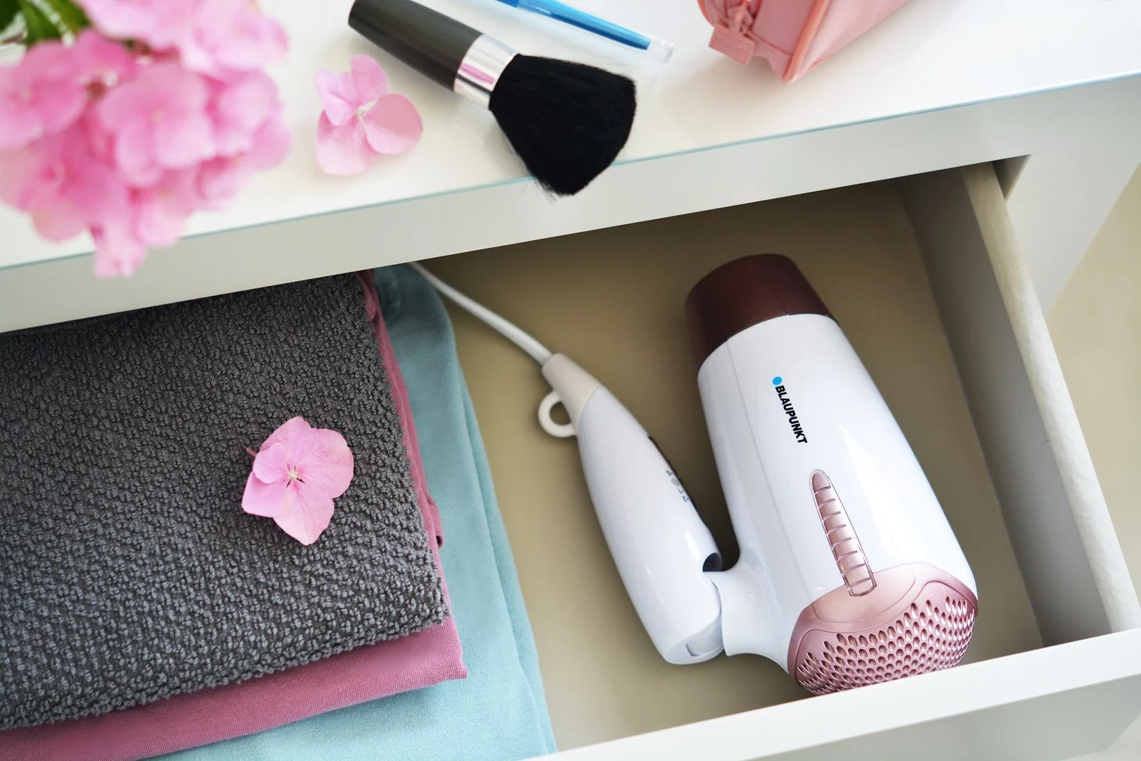 Fen za lase 1200 W, bele barve Blaupunkt HDD301RO