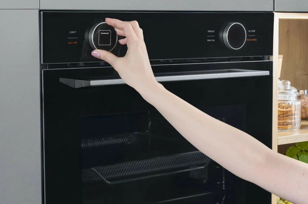 Pečica 72 L, kataliza/para, AirFry, črna — Amica ED6769BA+ S-TYPE