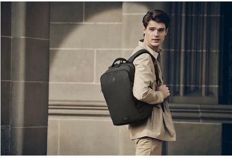 Nahrbtnik za prenosnik do 16'' (40,6 cm) z vložkom za tablico Wenger MX Light, črn