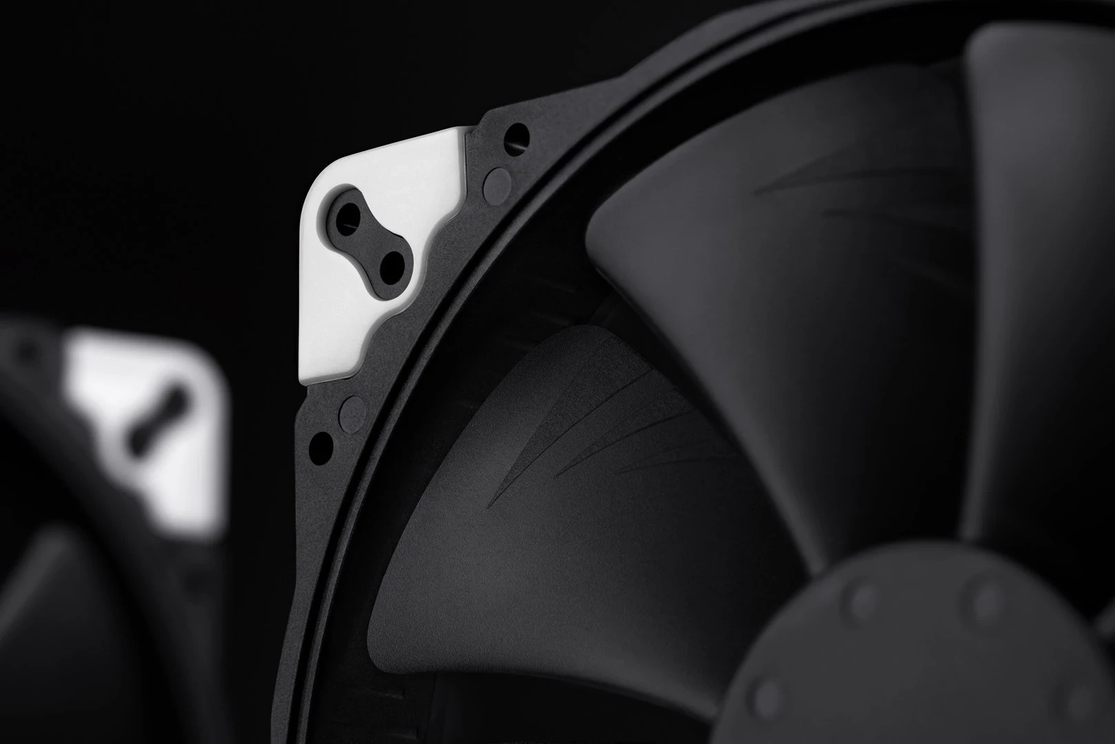 Ventilator za računalniško ohišje Noctua NF-A20 PWM, 20 cm, črn