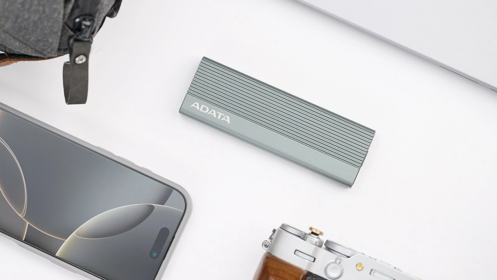 Zunanje računalniško ohišje za SSD Adata EC680, M.2, USB 3.2 Type-C, sivo