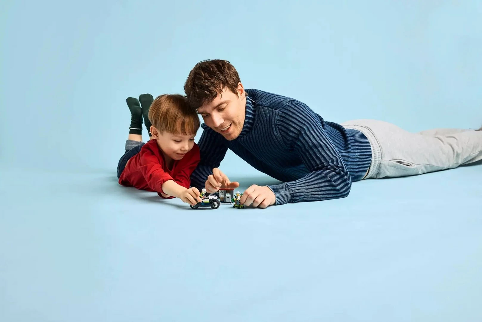 Set za sledenje z motorjem LEGO CITY 60455, 65 delov