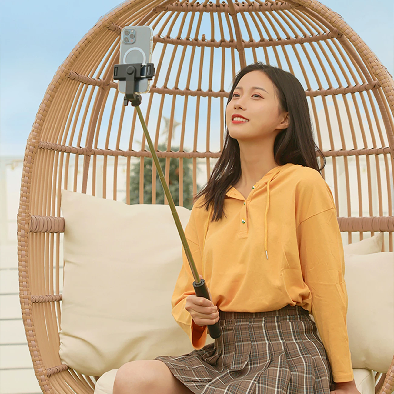 Selfie palica z integralnim stojalom Wozinsky WHS1Y, 1 m, nosilec za telefon, črna