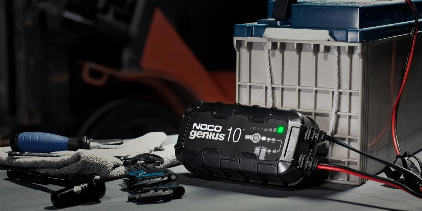 Polnilec baterij NOCO GENIUS10 EU, 10A za 6V/12V baterije s funkcijo vzdrževanja in desulfurizacije