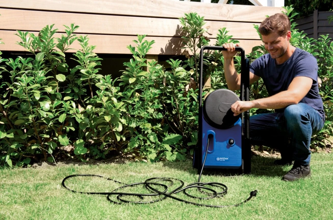 Pastralnik z visokim pritiskom Nilfisk Core, 150-10 PowerControl PA EU, 468 l/h, 2000 W, črno / modro