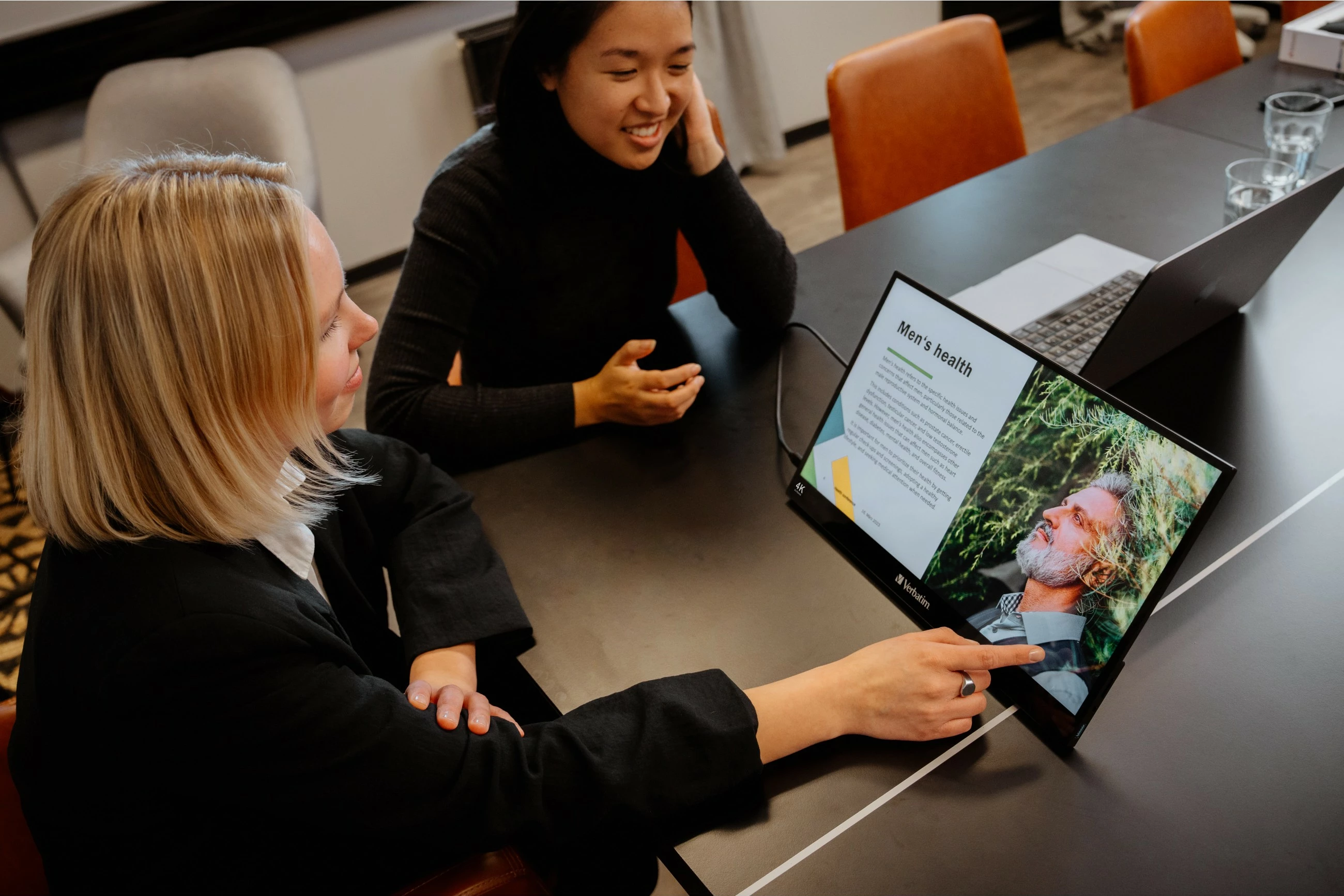 17,3-palčni prenosni 4K Ultra HD zaslon na dotik, Verbatim, črn