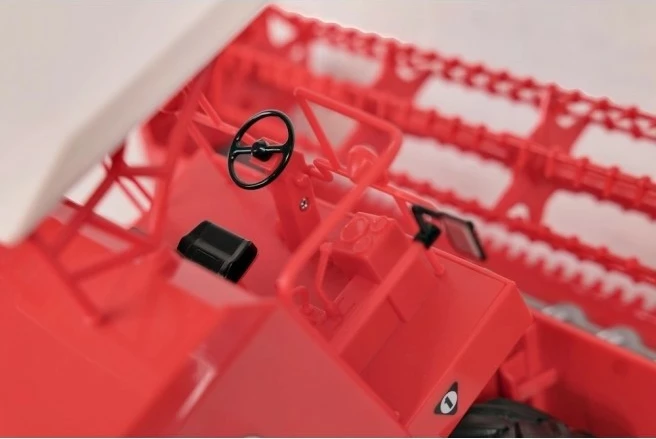 Kombajn z daljinskim upravljalnikom ATA Bizon Super Z056, 1:16, rdeč