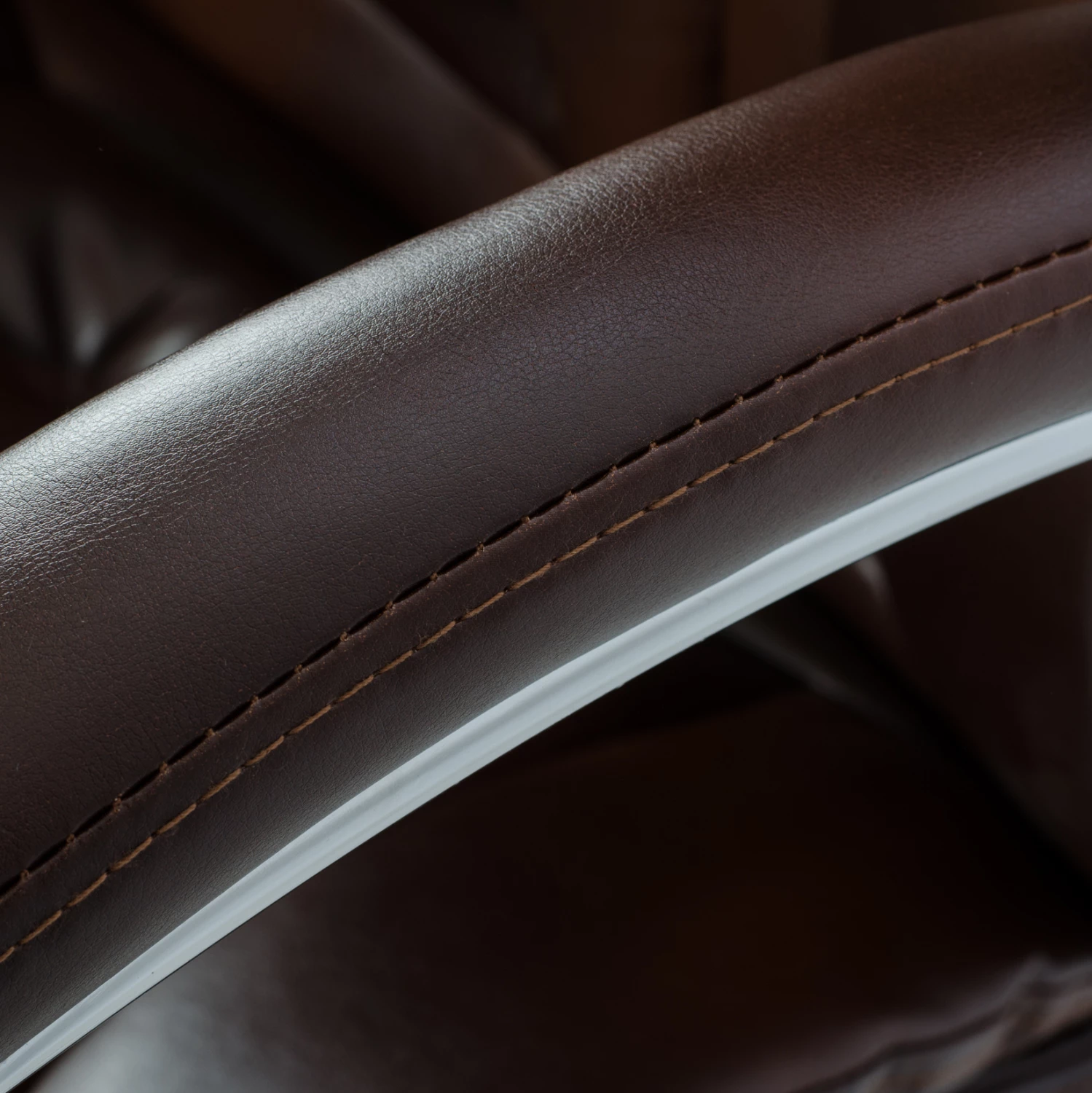 Direktorski pisarniški stol FH1099.09 rjave barve 65x73x125cm