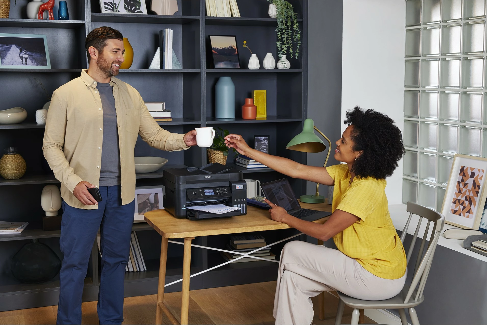 Multifunkcijski tiskalnik Epson EcoTank ET-3850, barven, A4, Wi‑Fi, LCD, črn