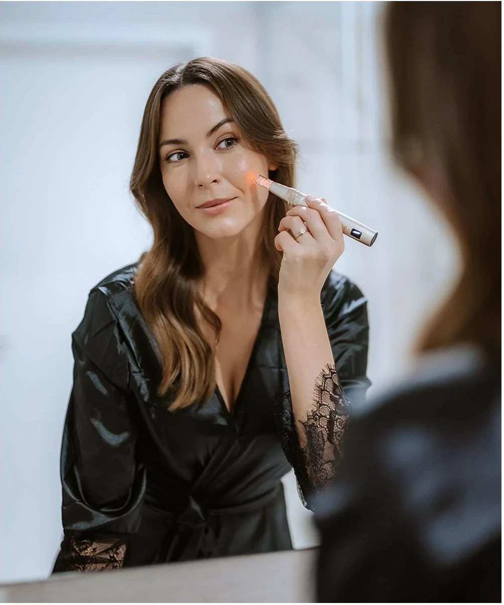 Naprava za nego kože Beautifly Meso Intense, 6 stopenj intenzivnosti, LCD zaslon, zlata