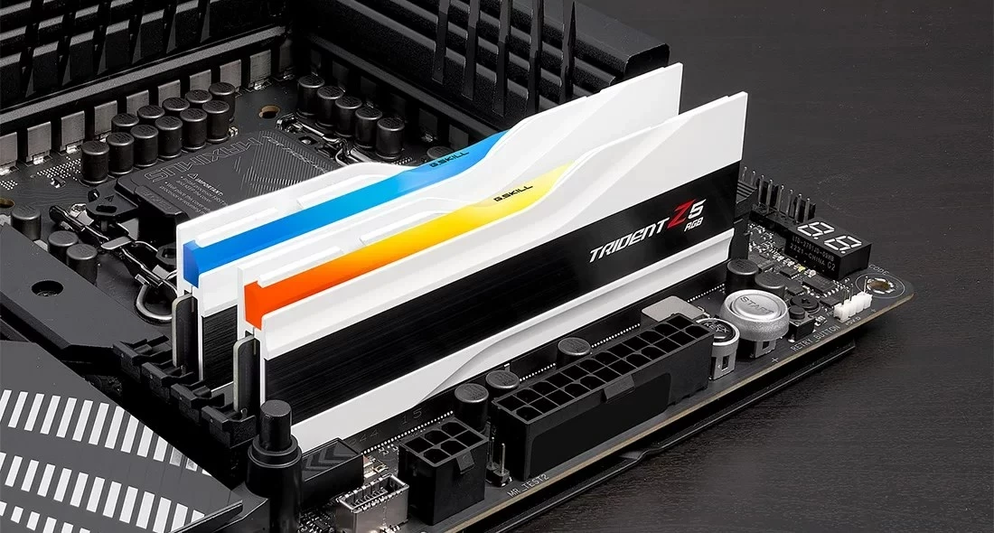 Visokozmogljiva RAM memorija Trident Z5 RGB 64 GB (2 x 32 GB) DDR5 6000 MHz, G.Skill, večbarvna