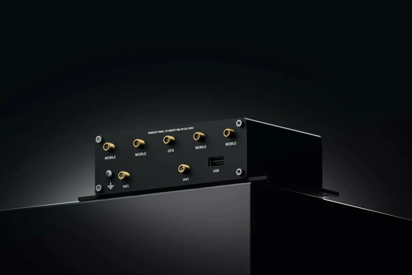 Usmerjevalnik 5G Teltonika ATRM50 4x Gigabit Ethernet M12, dvojni SIM, eSIM, GNSS, 9–50 V, IP30, črn